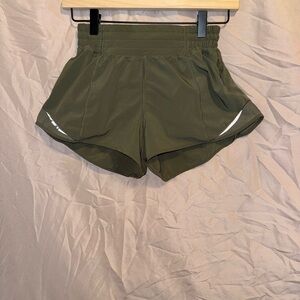 Hottie Hot 2.5 in Lululemon